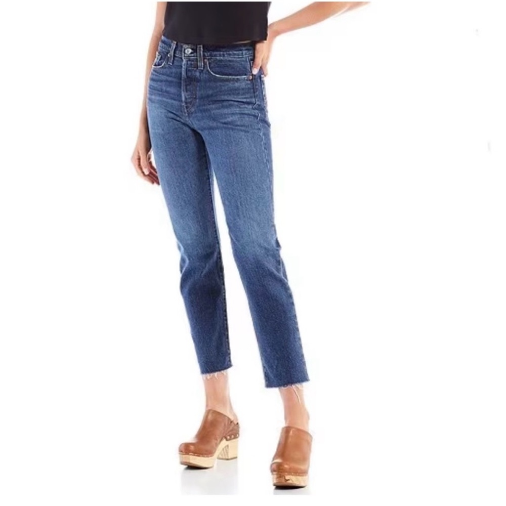 Levi’s Wedgie Straight Blue Jeans 26 fray hem
